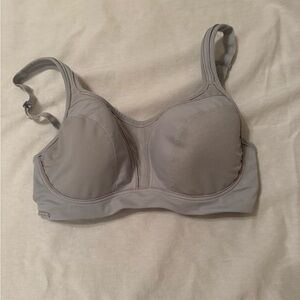 EUC Chantelle sports bra 32DDD US size